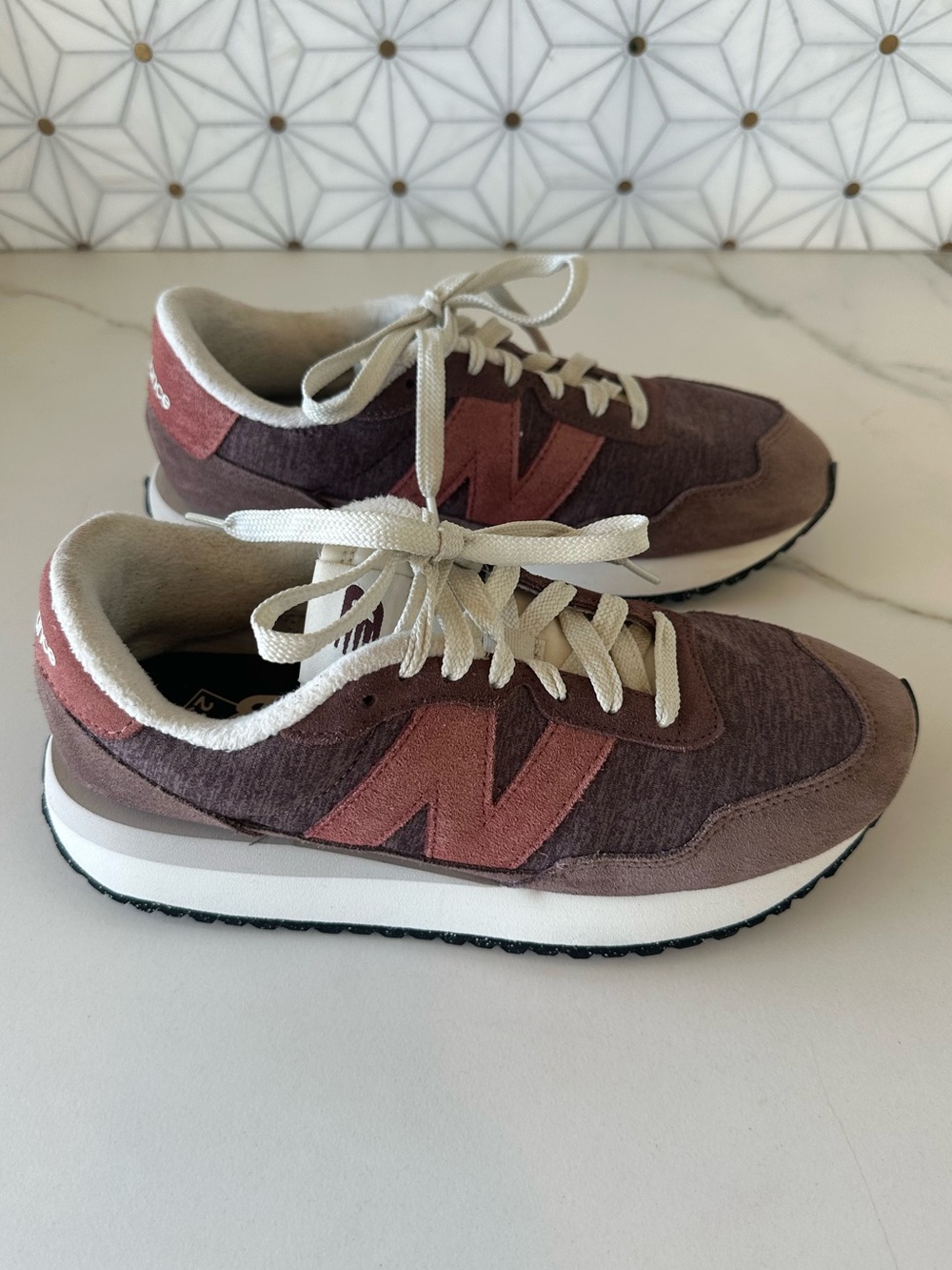New Balance Unisex 237 in Plum/Dusty Rose Runner Sneakers, Women’s 9/Men’s 7.5